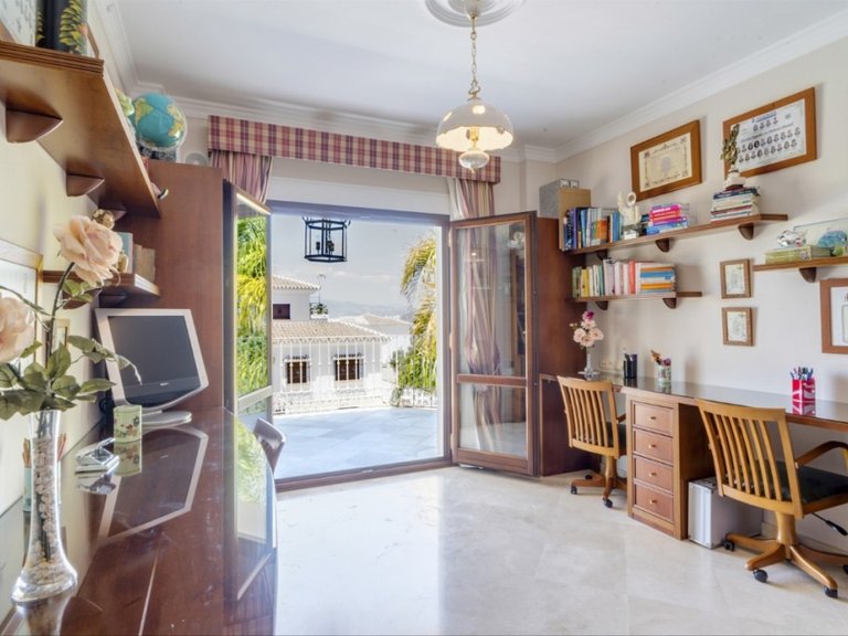 Villa for Sale in Alhaurín El Grande, Malaga 23