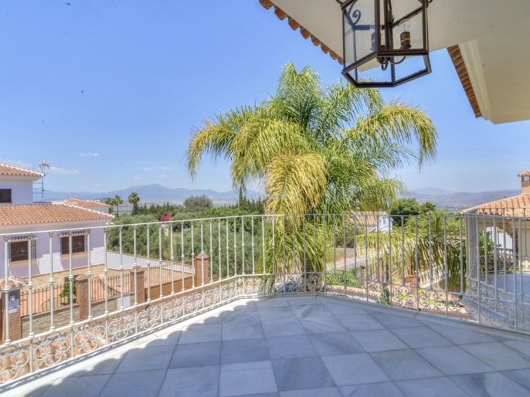 Villa for Sale in Alhaurín El Grande, Malaga 25