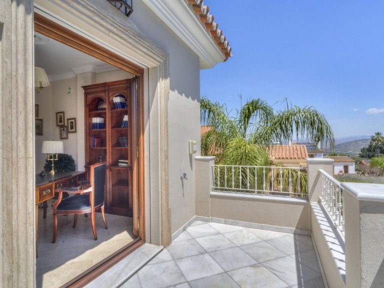 Villa for Sale in Alhaurín El Grande, Malaga 35