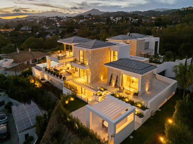 Villa for Sale in Benahavís, Malaga 3