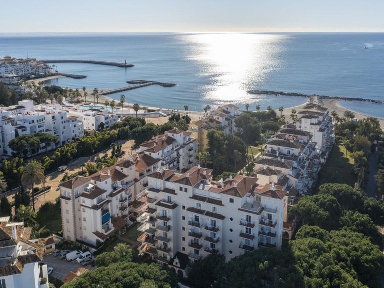 Apartment for Sale in Puerto Banús, Malaga 1