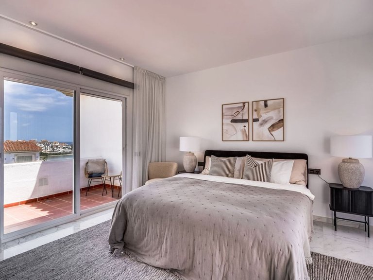 Apartment for Sale in Puerto Banús, Malaga 13