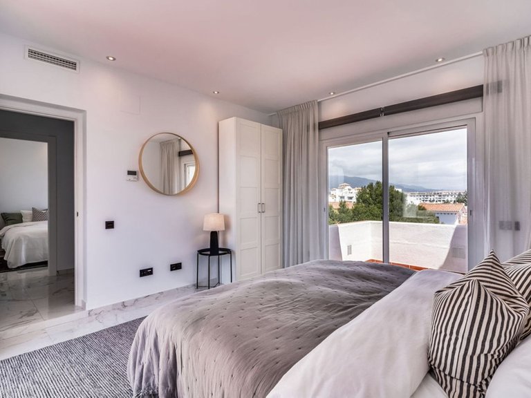 Apartment for Sale in Puerto Banús, Malaga 14
