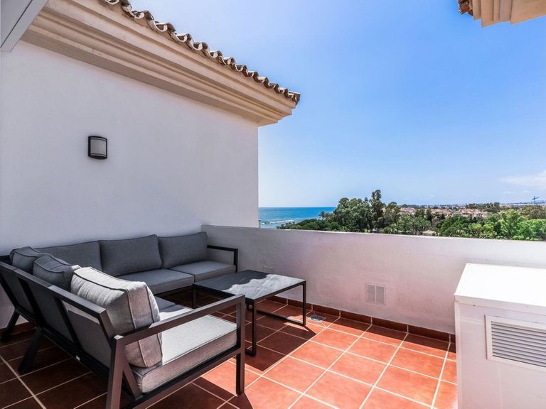 Apartment for Sale in Puerto Banús, Malaga 16