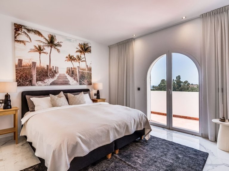 Apartment for Sale in Puerto Banús, Malaga 17