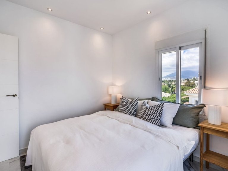 Apartment for Sale in Puerto Banús, Malaga 19