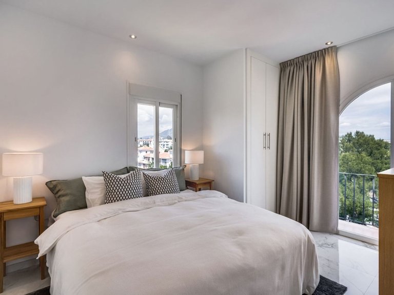 Apartment for Sale in Puerto Banús, Malaga 20