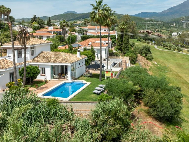 Villa for Sale in Estepona, Malaga 1
