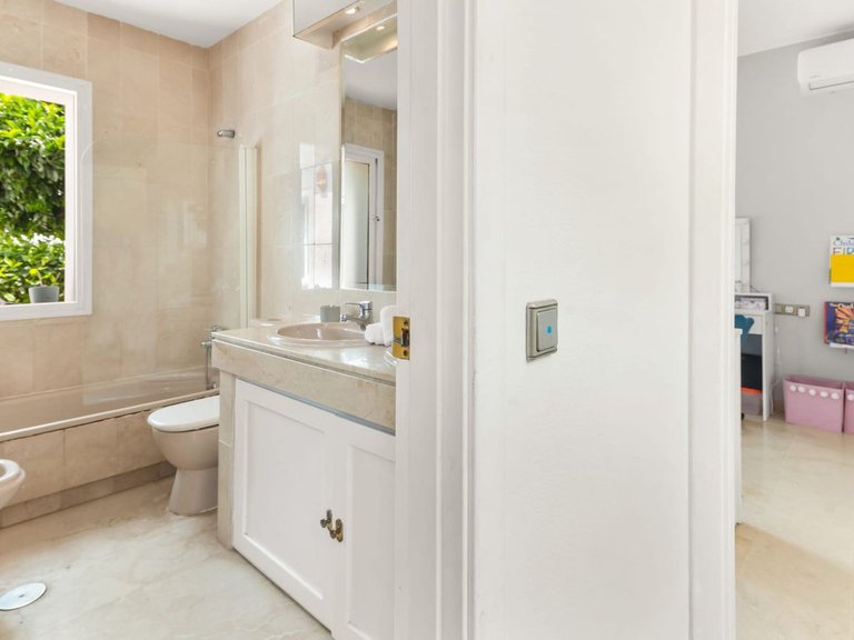 Villa for Sale in Estepona, Malaga 17