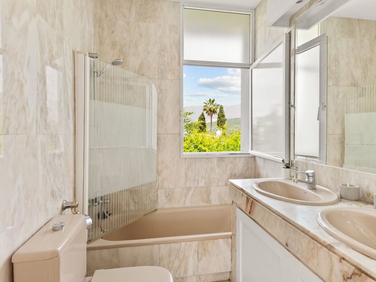 Villa for Sale in Estepona, Malaga 19