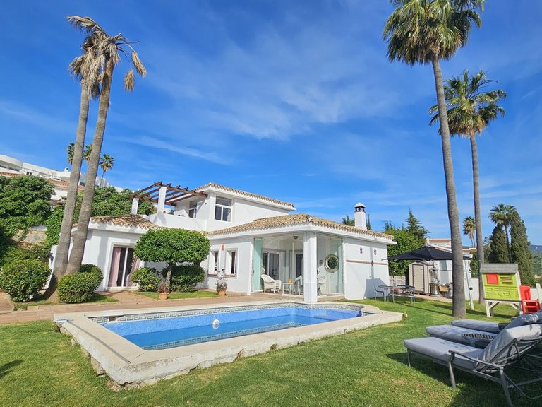 Villa for Sale in Estepona, Malaga 2