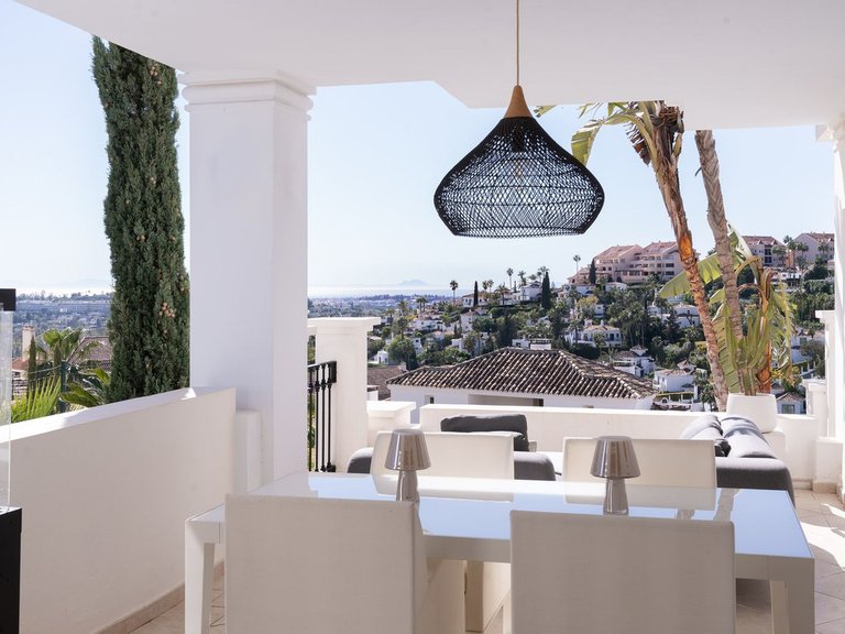 Apartment for Sale in Nueva Andalucía, Malaga 1