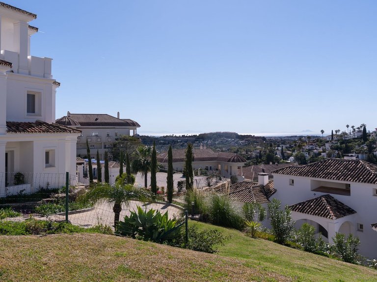 Apartment for Sale in Nueva Andalucía, Malaga 21