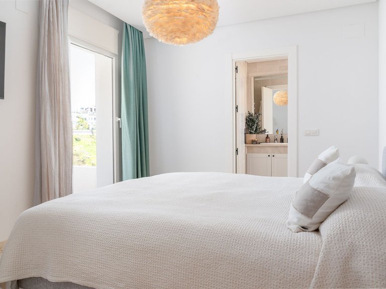 Apartment for Sale in Nueva Andalucía, Malaga 28