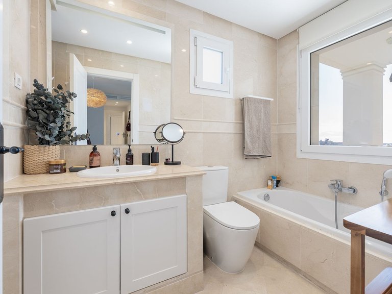 Apartment for Sale in Nueva Andalucía, Malaga 32