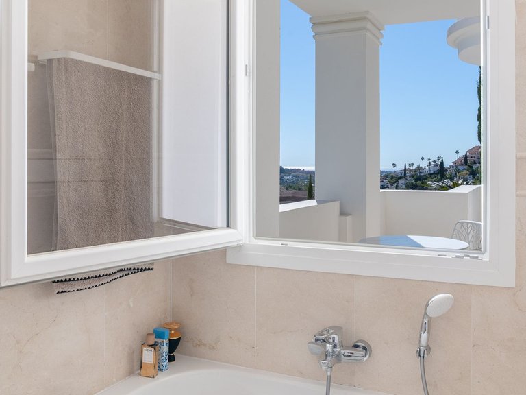 Apartment for Sale in Nueva Andalucía, Malaga 33