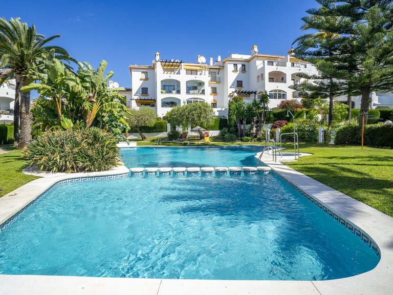 Apartment for Sale in Nueva Andalucía, Malaga 1