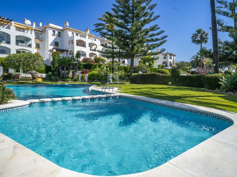 Apartment for Sale in Nueva Andalucía, Malaga 16