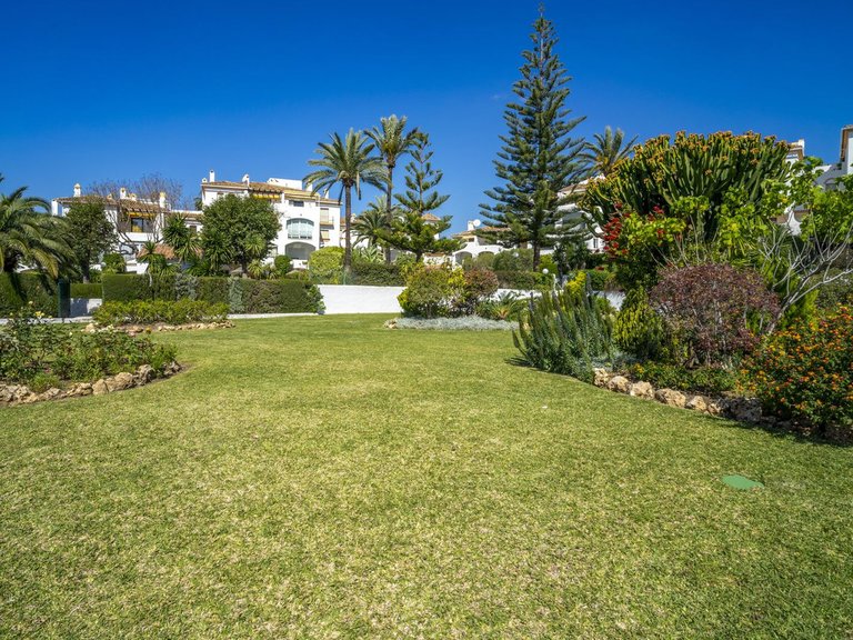 Apartment for Sale in Nueva Andalucía, Malaga 43