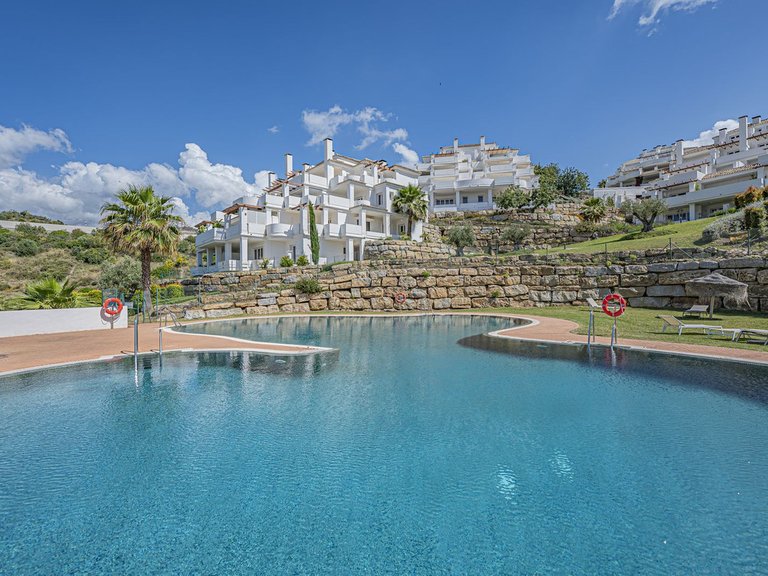 Apartment for Sale in Nueva Andalucía, Malaga 1