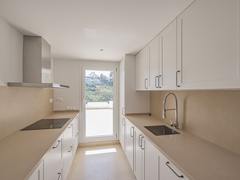 Apartment for Sale in Nueva Andalucía, Malaga 10