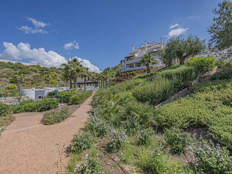 Apartment for Sale in Nueva Andalucía, Malaga 12