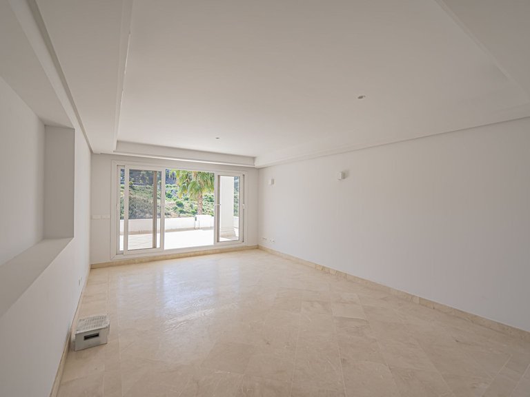 Apartment for Sale in Nueva Andalucía, Malaga 14