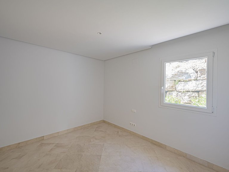 Apartment for Sale in Nueva Andalucía, Malaga 17
