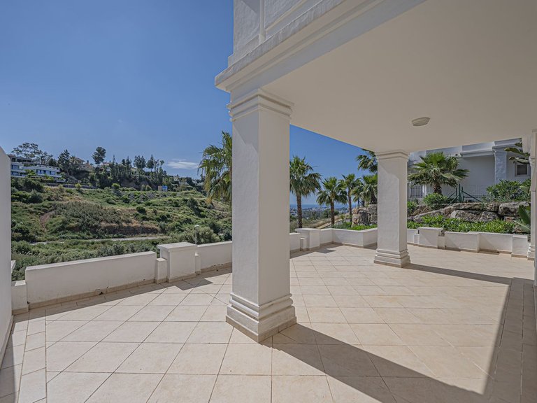 Apartment for Sale in Nueva Andalucía, Malaga 2