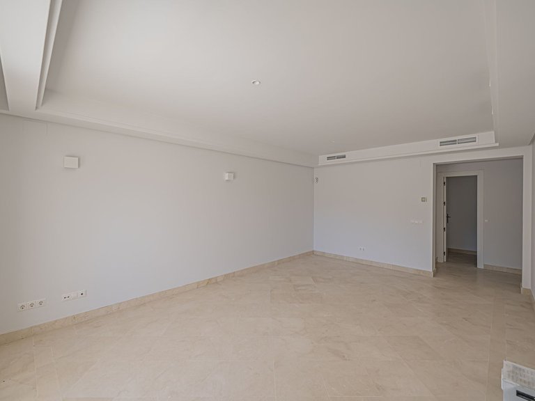 Apartment for Sale in Nueva Andalucía, Malaga 20