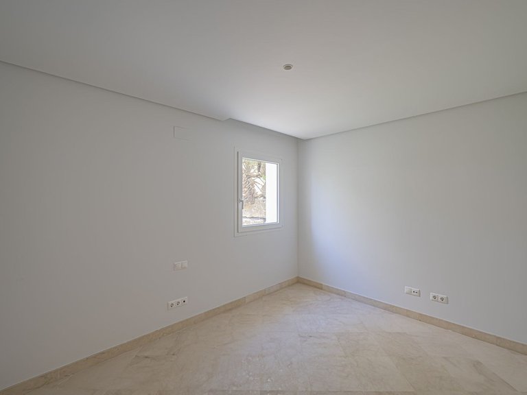 Apartment for Sale in Nueva Andalucía, Malaga 23
