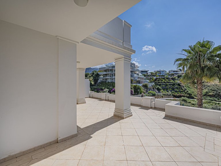 Apartment for Sale in Nueva Andalucía, Malaga 25