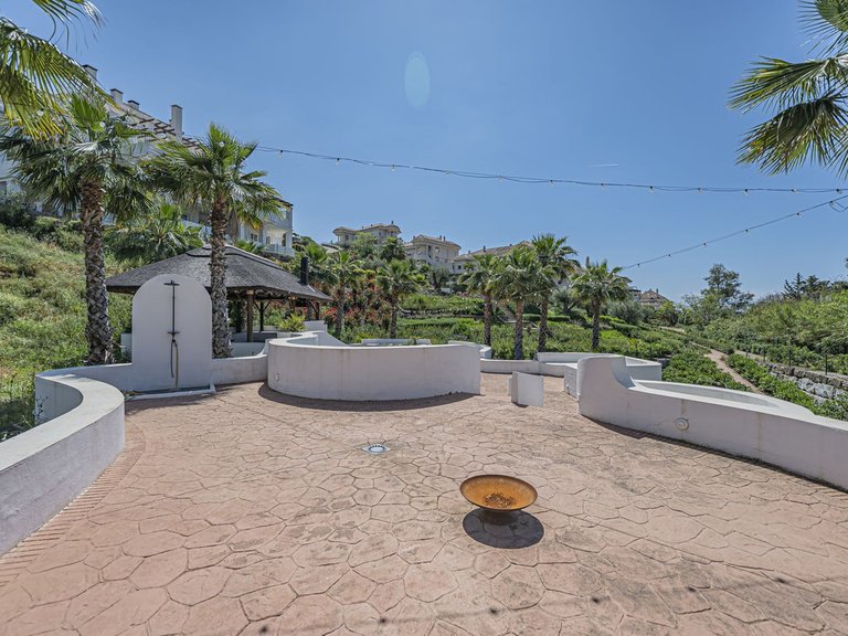 Apartment for Sale in Nueva Andalucía, Malaga 29