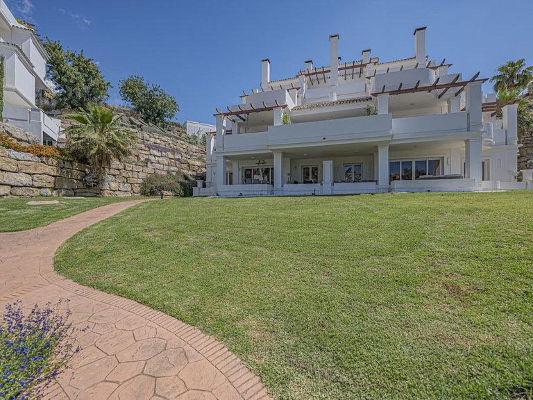 Apartment for Sale in Nueva Andalucía, Malaga 3