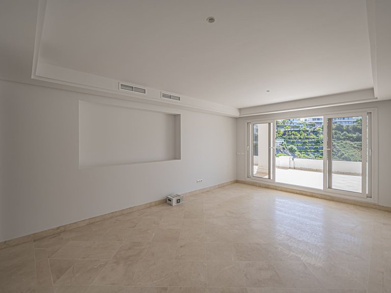 Apartment for Sale in Nueva Andalucía, Malaga 5