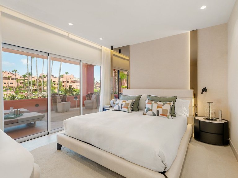 Apartment for Sale in New Golden Mile, Malaga 12