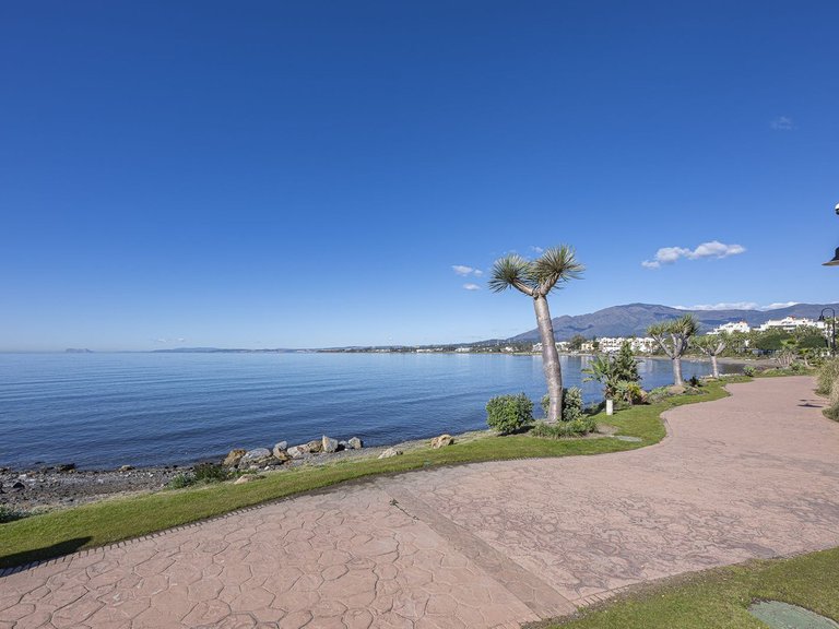 Apartment for Sale in New Golden Mile, Malaga 19