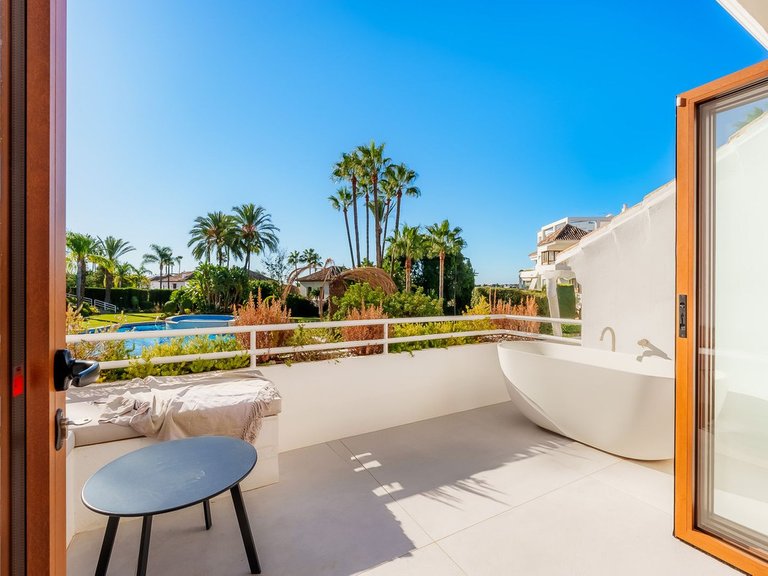 Apartment for Sale in Nueva Andalucía, Malaga 14