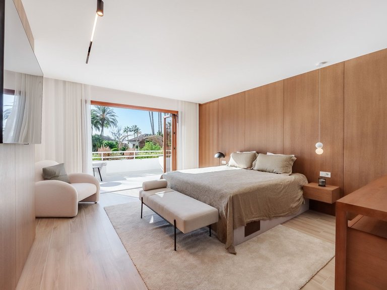 Apartment for Sale in Nueva Andalucía, Malaga 16