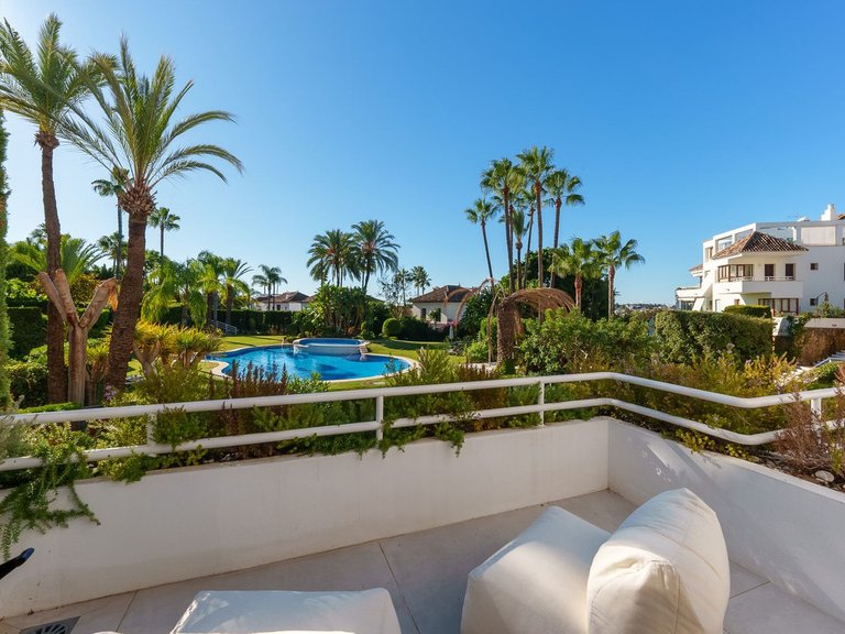 Apartment for Sale in Nueva Andalucía, Malaga 21