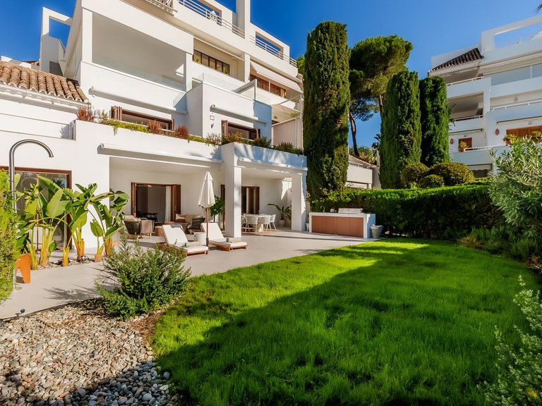 Apartment for Sale in Nueva Andalucía, Malaga 23