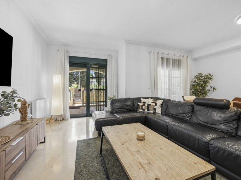 Villa for Sale in Nagüeles, Malaga 15