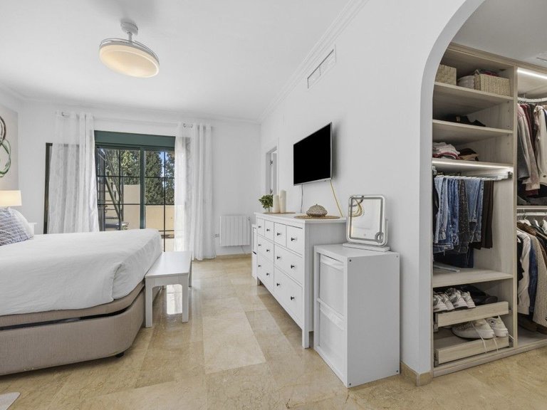 Villa for Sale in Nagüeles, Malaga 26
