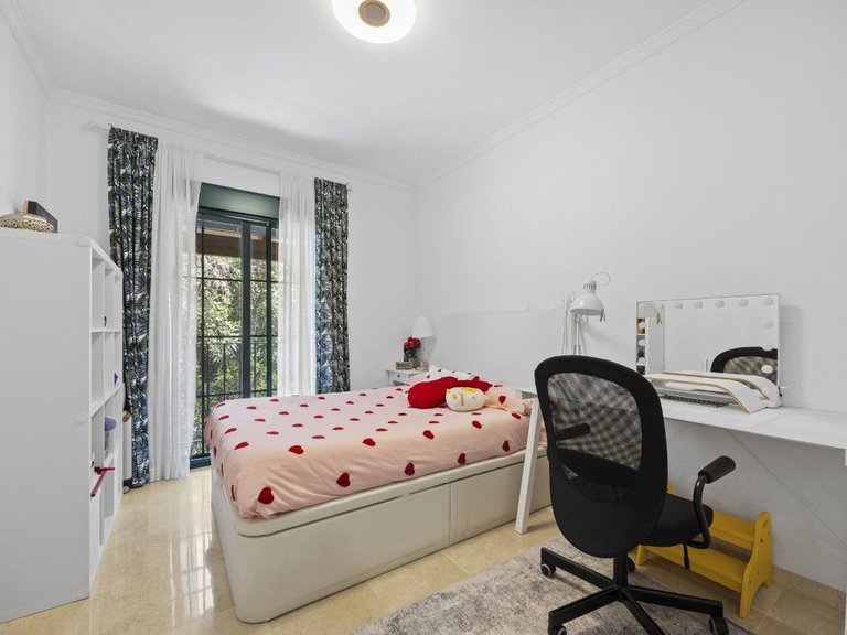 Villa for Sale in Nagüeles, Malaga 32