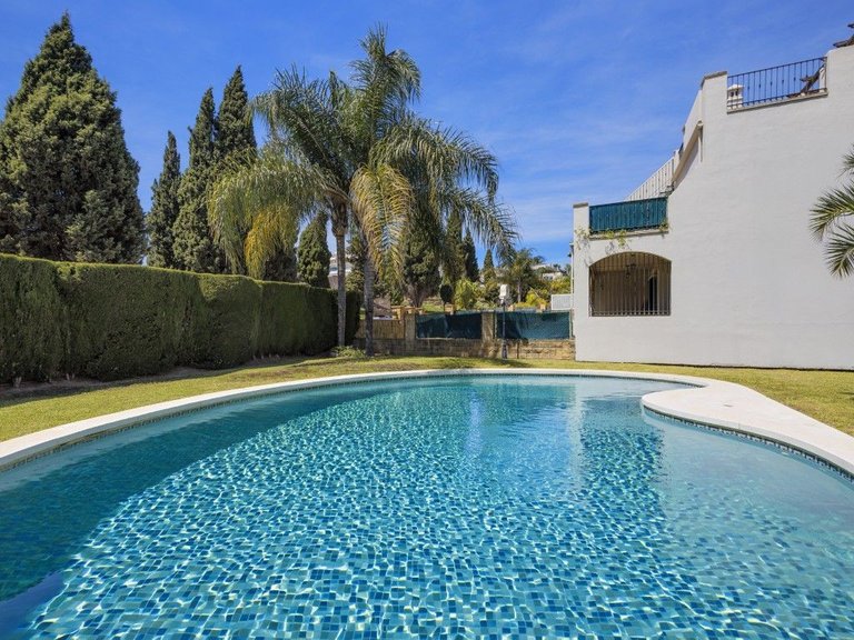 Villa for Sale in Nagüeles, Malaga 36