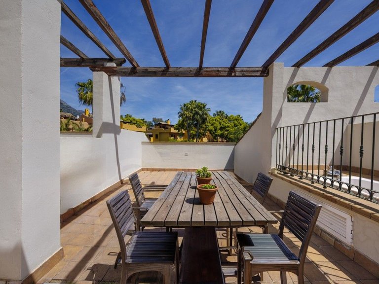 Villa for Sale in Nagüeles, Malaga 6