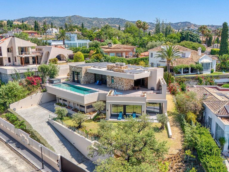 Villa for Sale in Elviria, Malaga 30