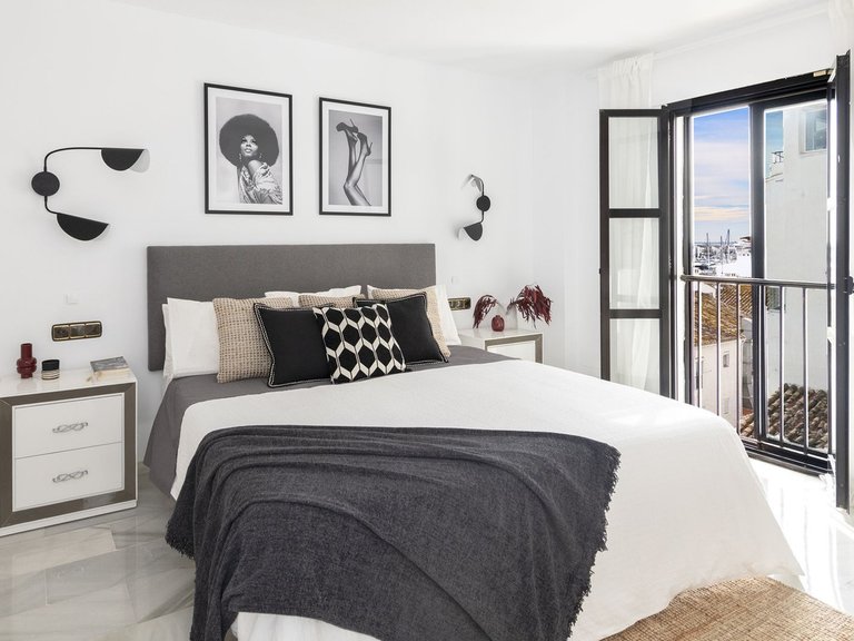 Apartment for Sale in Puerto Banús, Malaga 2