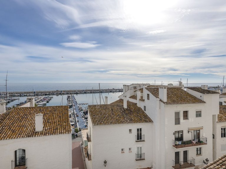 Apartment for Sale in Puerto Banús, Malaga 5