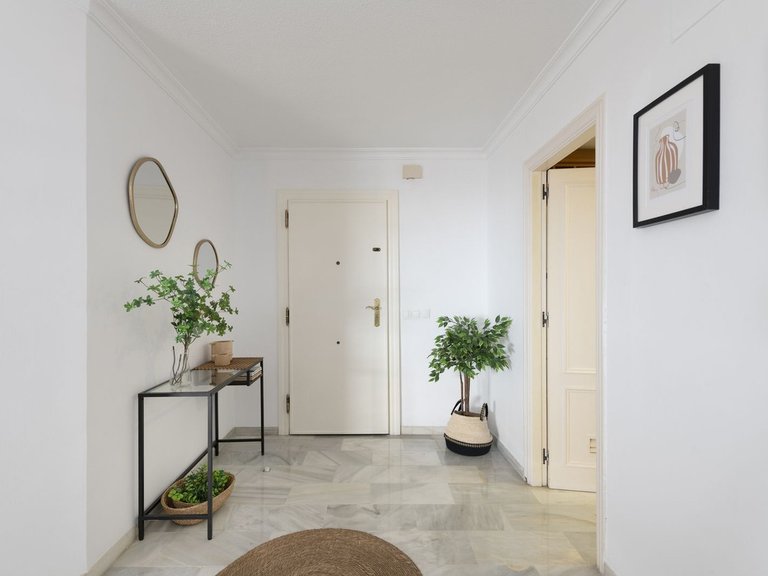 Apartment for Sale in Puerto Banús, Malaga 8